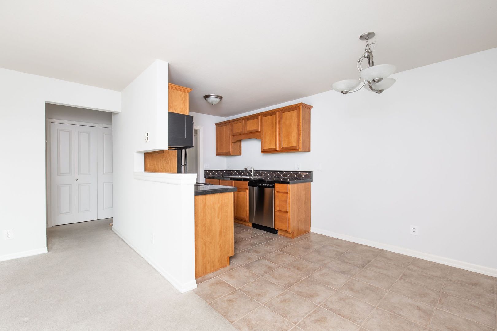 1 Bedroom Kirkland Condo With View – photo 5