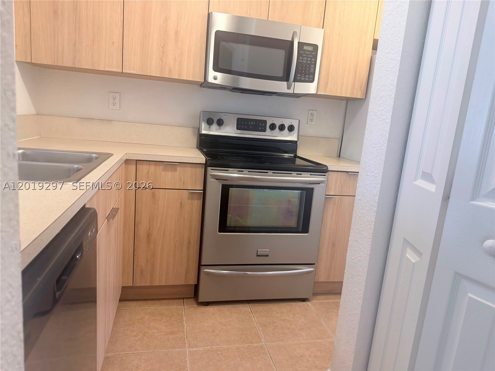 7989 Nw 8Th St – photo 2