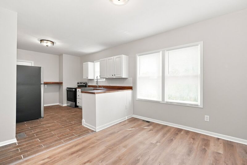 846-848 Reinhard Ave – photo 5