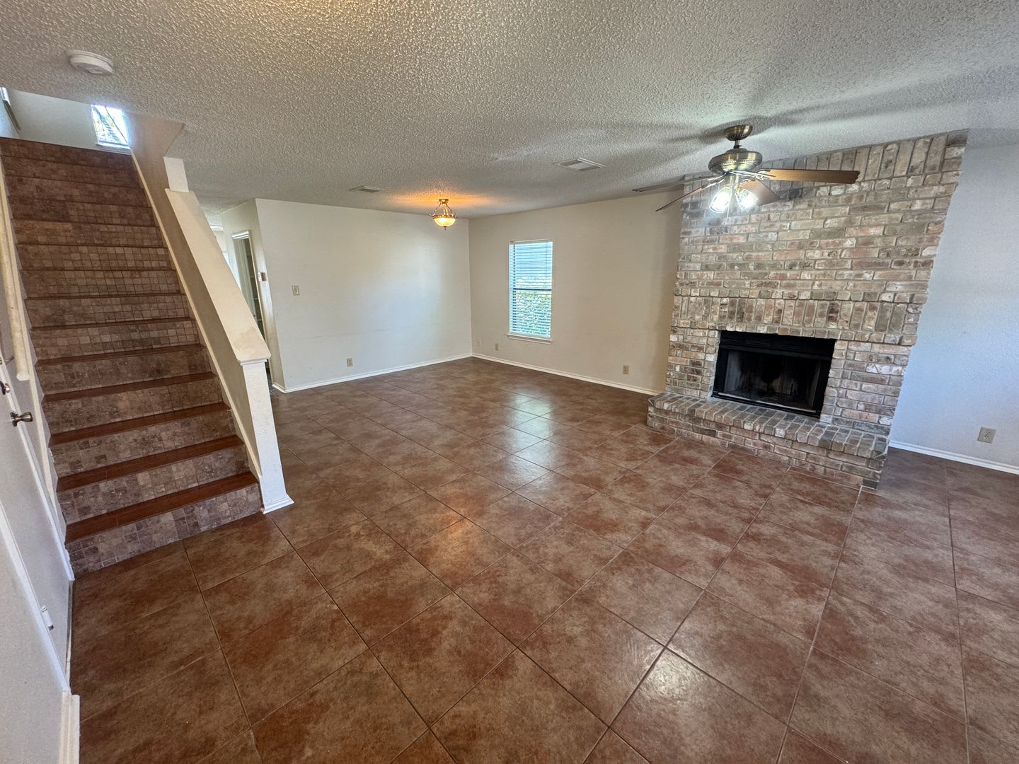 **$1449/MONTH-18 month lease**$1525/MONTH-12 month lease** Single Family Home in Medical Center – photo 2
