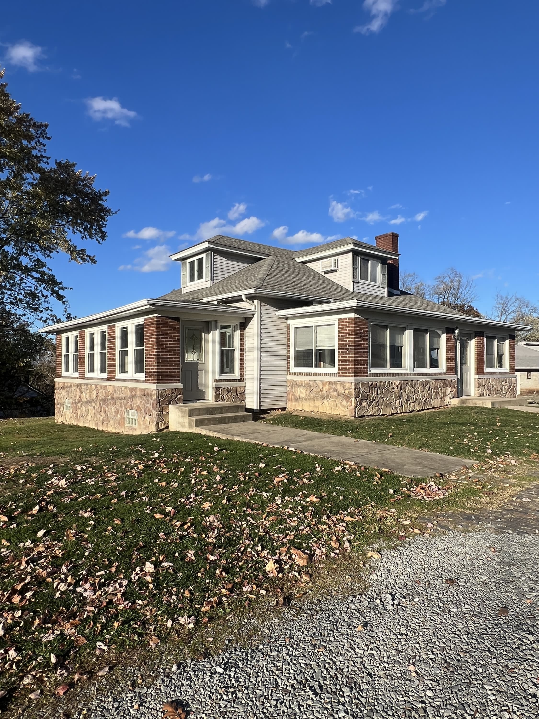 1371 Mount Pleasant Road – photo 1