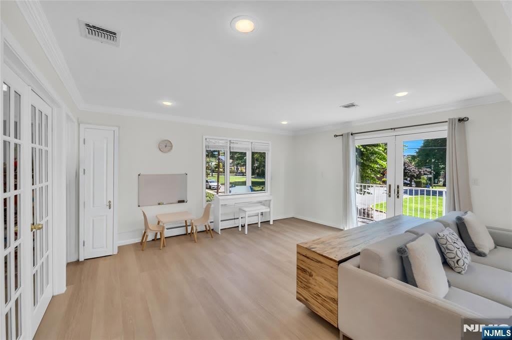 290 Mohegan Way – photo 5