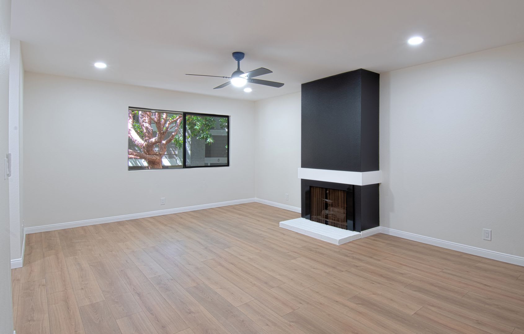 Newly Updated 3 Bed 2 5 Bath Townhouse In The Beautiful Quiet Newport Terrace Community – photo 4