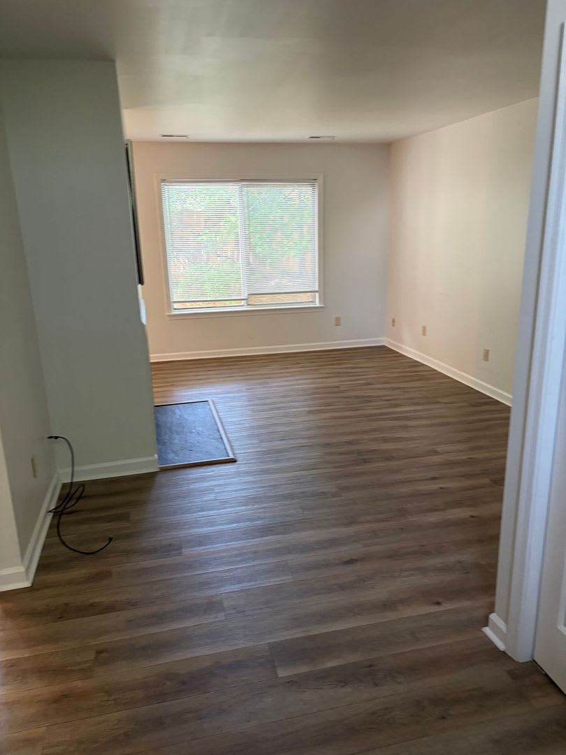 Prime low maintenance Williamsburg rental location! – photo 4