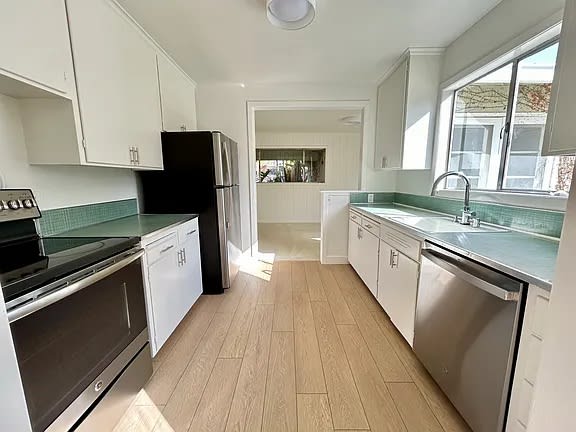 1111 Hobart St – photo 5