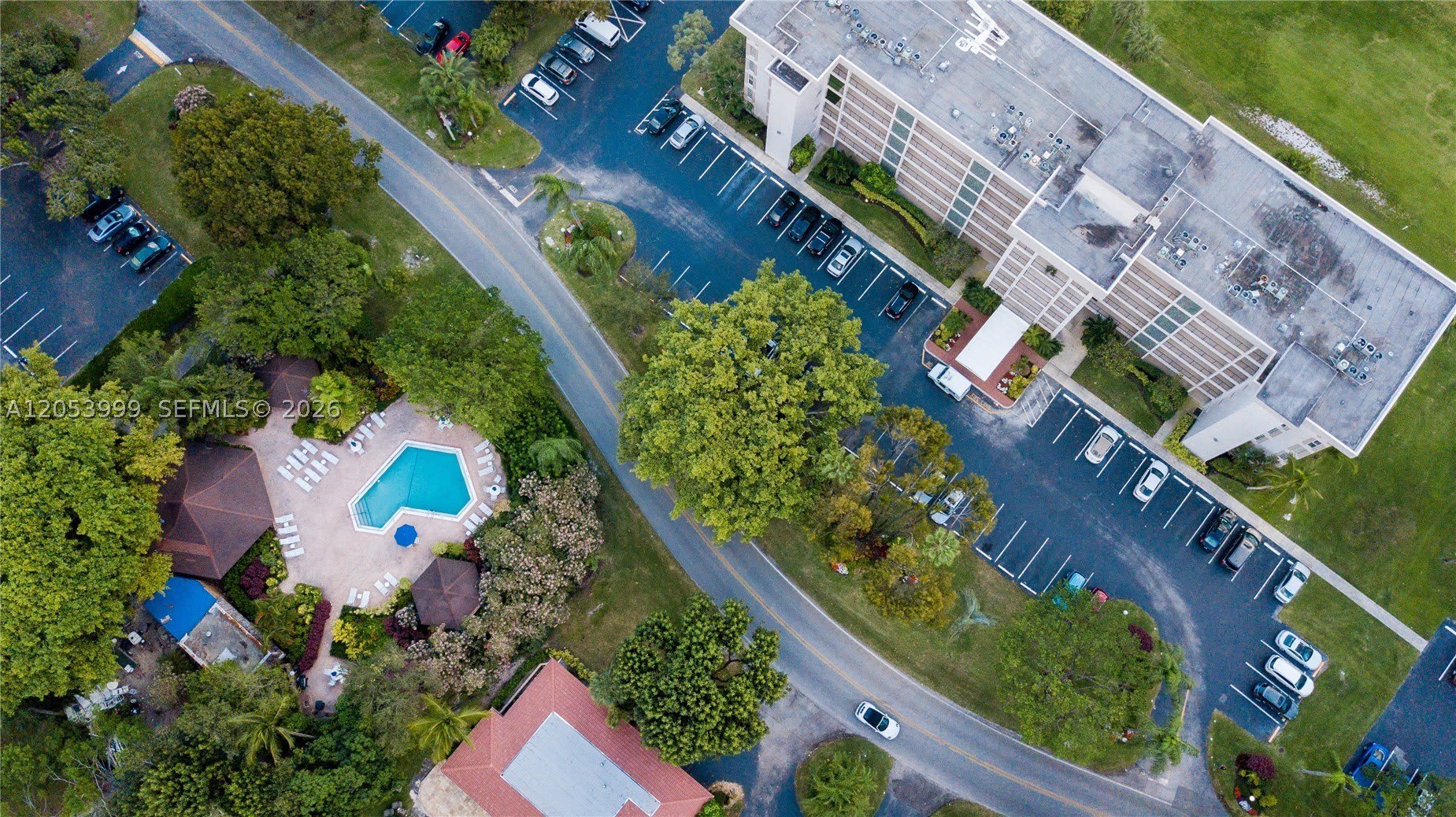 2850 N Palm Aire Dr – photo 2