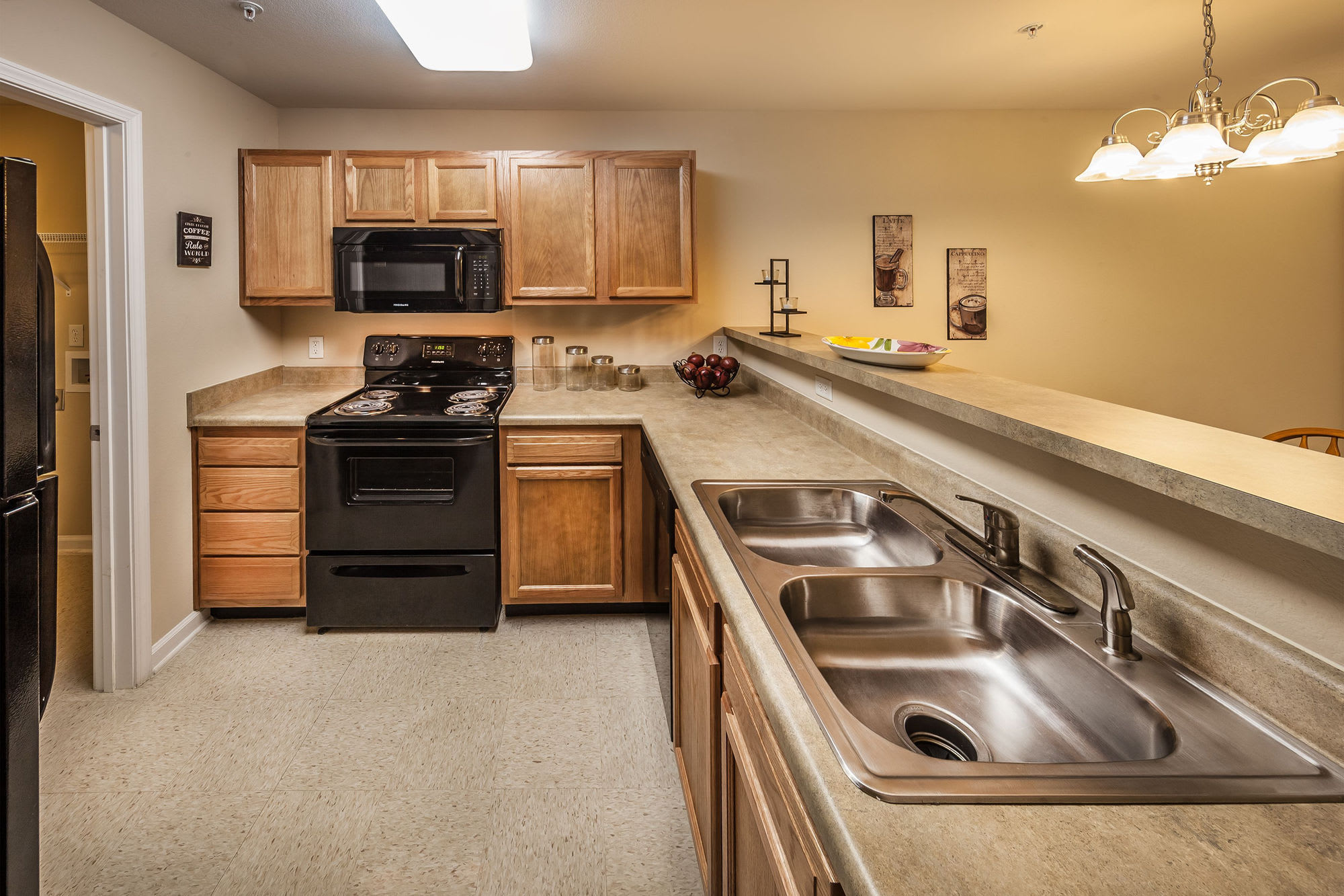 Qualified Applicants Receive 50 Off Their Security Deposit At Move In – photo 3
