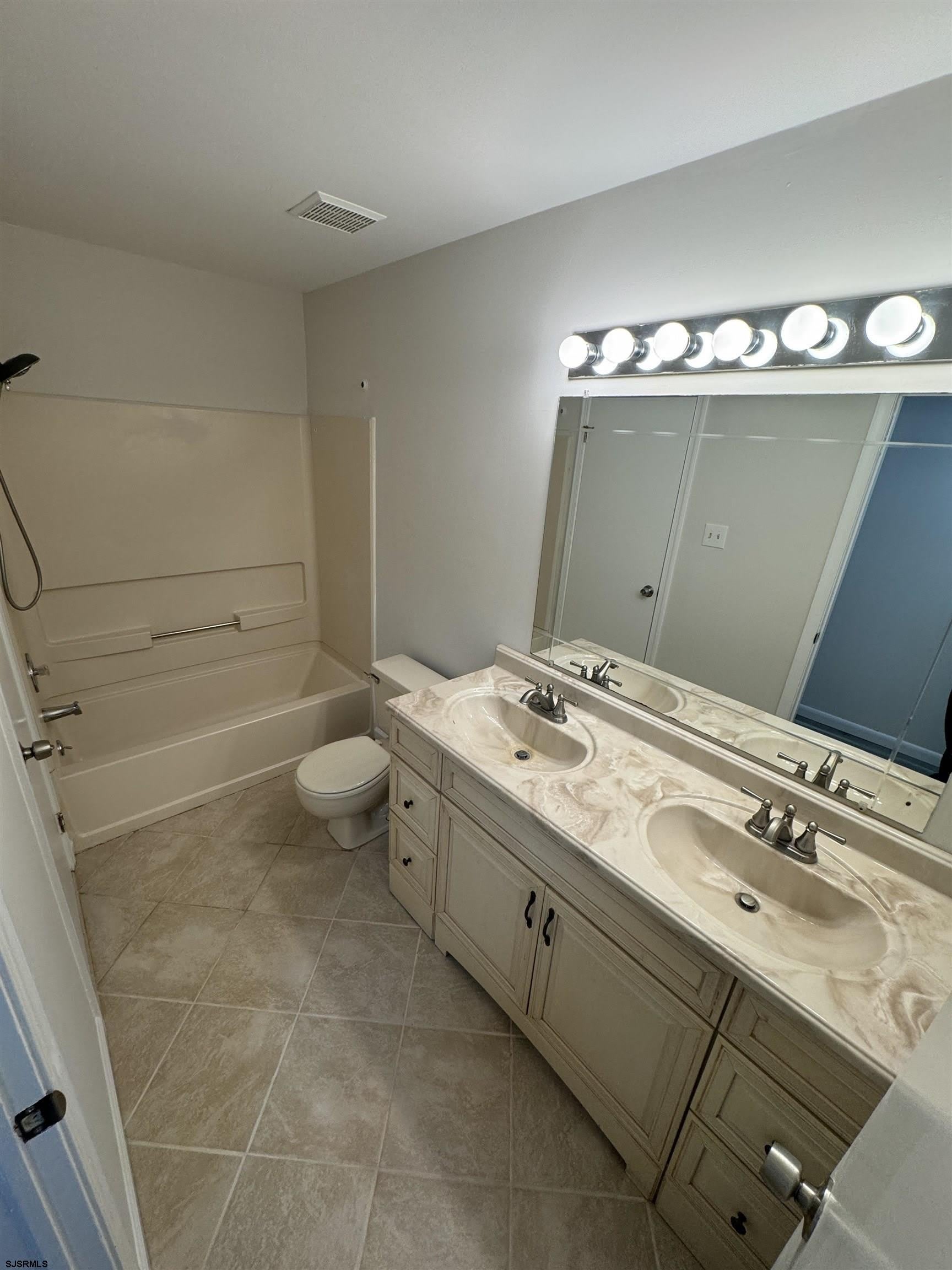 4834 Hawthorne Ln – photo 5