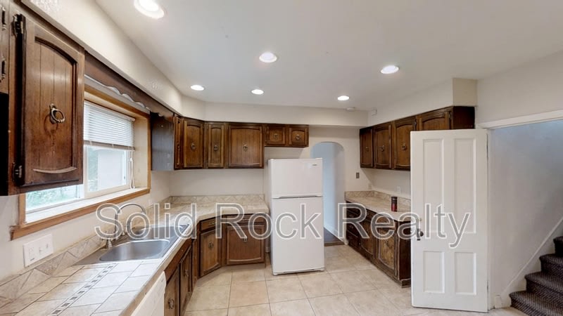 2436-1 East Monument Street – photo 3