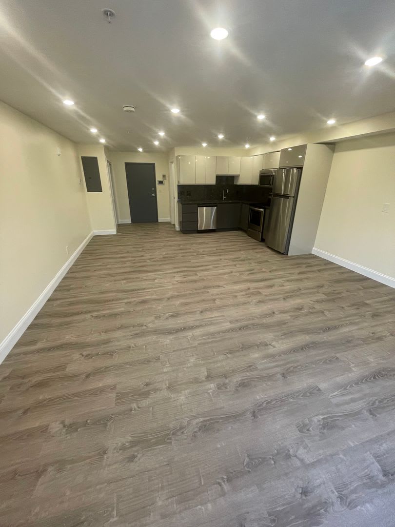 Huge updated studio the size of most 1 beds!! – photo 4