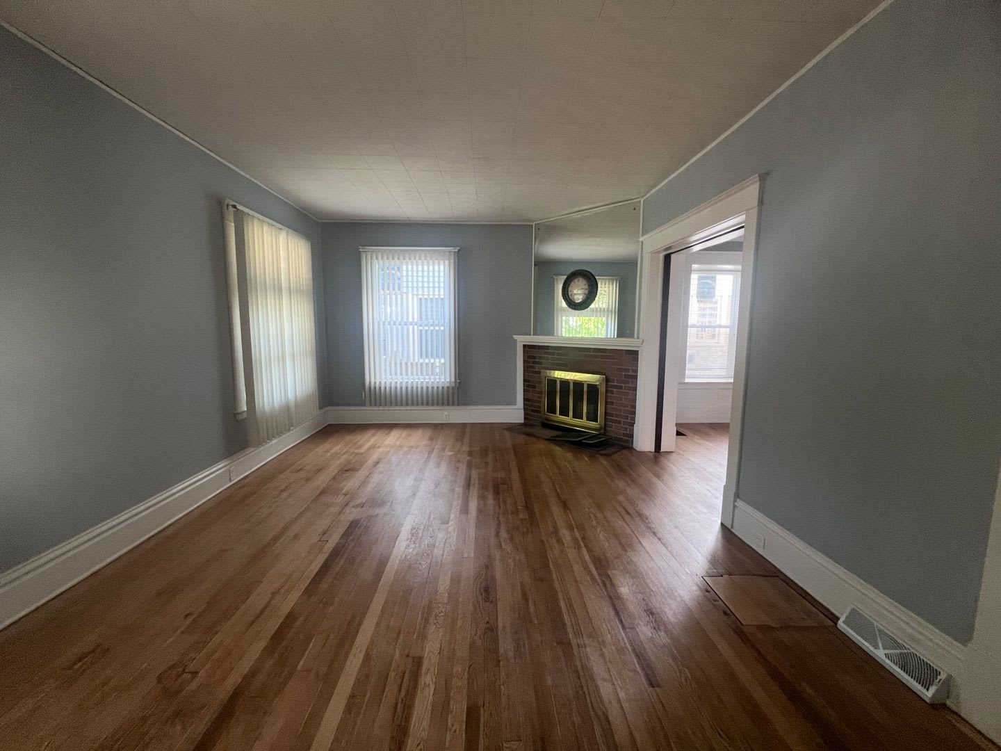 Large Single Family Five Bedroom Home! – photo 4