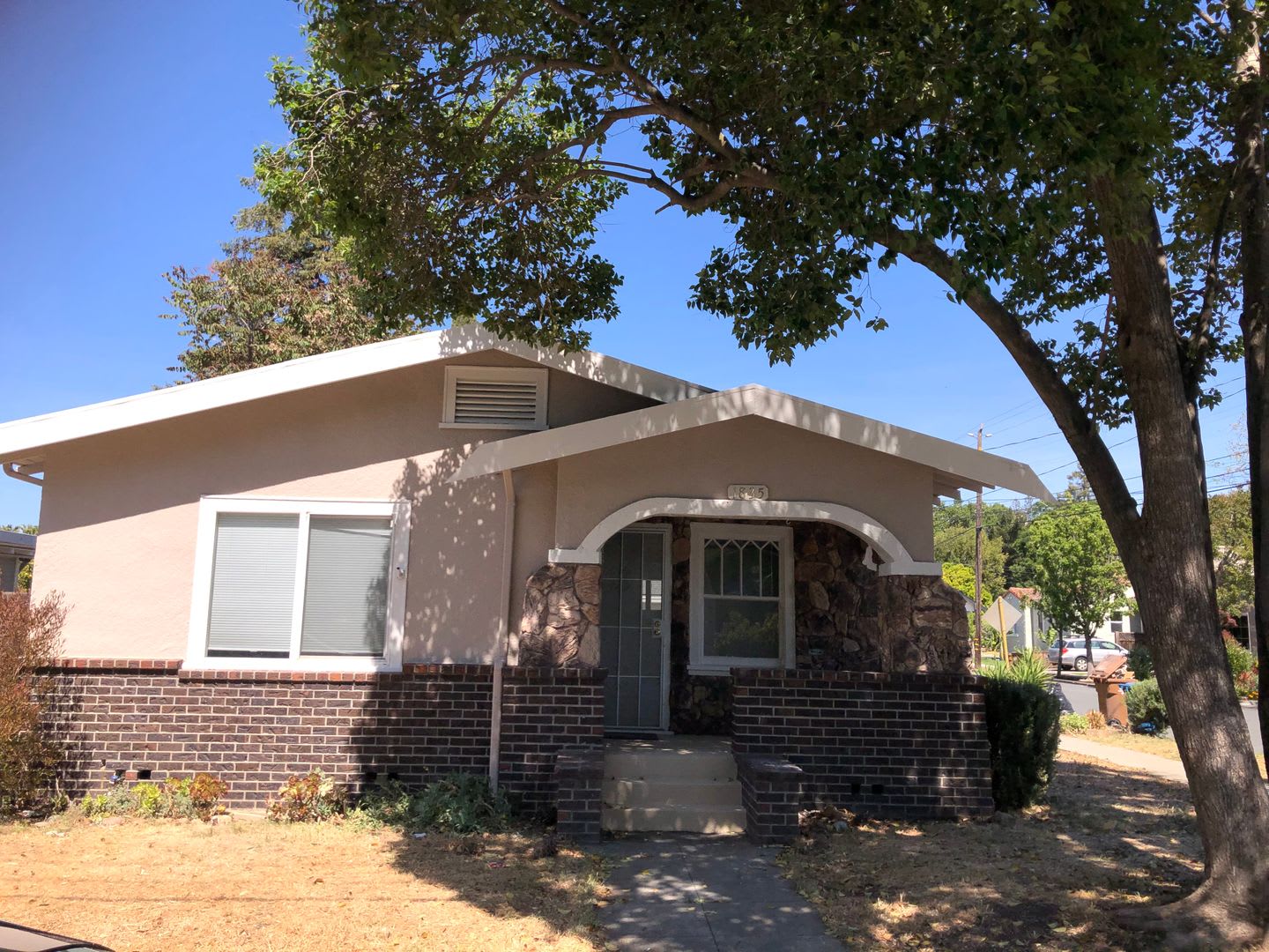 Quaint 2 BR/1BA House near downtown Martinez-Rent $2700.00 (1835 Estudillo St, Martinez) – photo 1