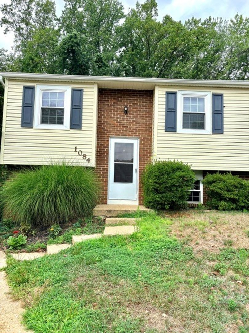 3 Bedroom Townhouse in Arnold – photo 1