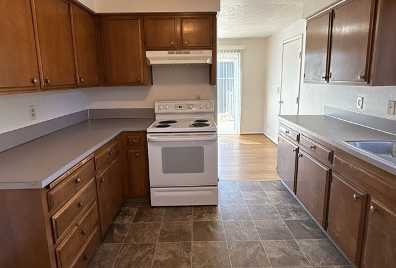 3Bd/1Ba Single Story House – photo 5