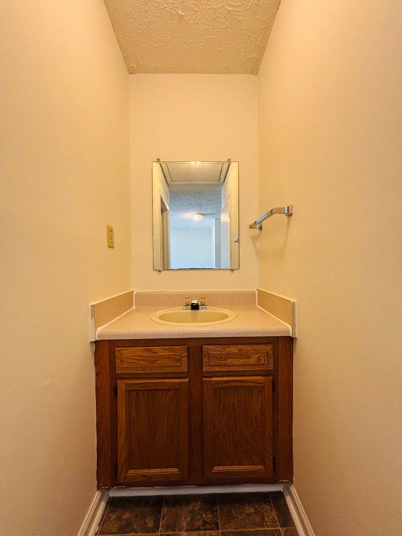 4 Bedroom 2.5 Bath Townhouse – photo 5