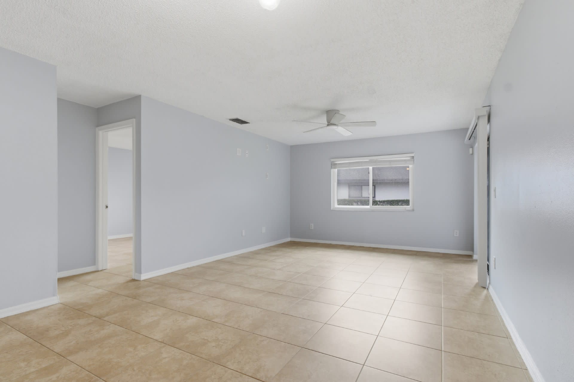 2701 Countryside Blvd Apt 102 – photo 4