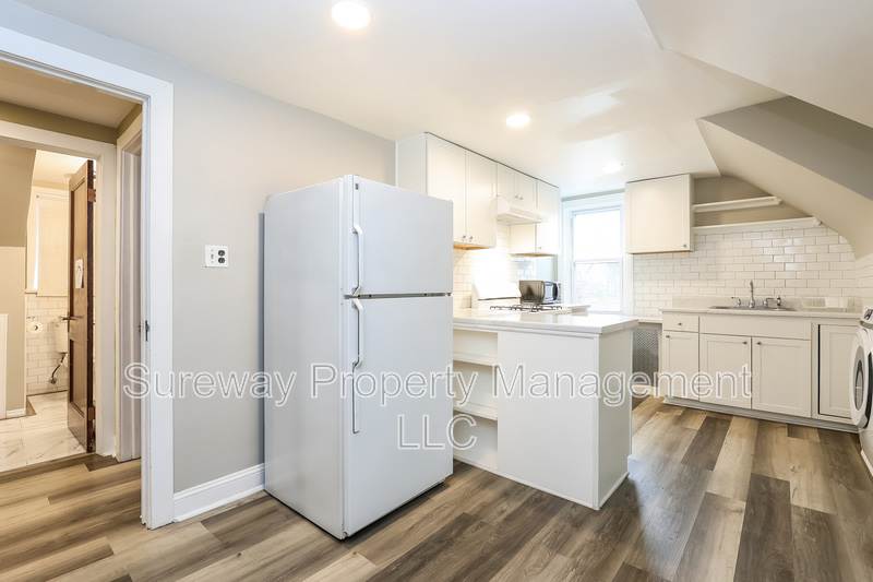 2009 East McGalliard Avenue – photo 5