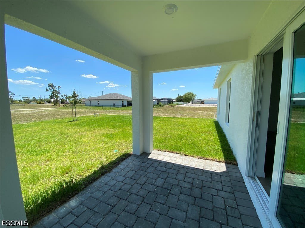 1906 Jacaranda Parkway W – photo 3