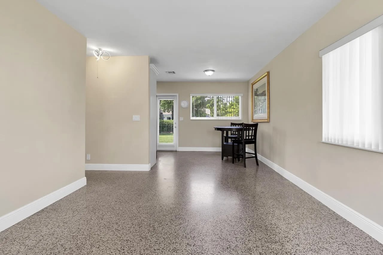 906 Lytle St – photo 3