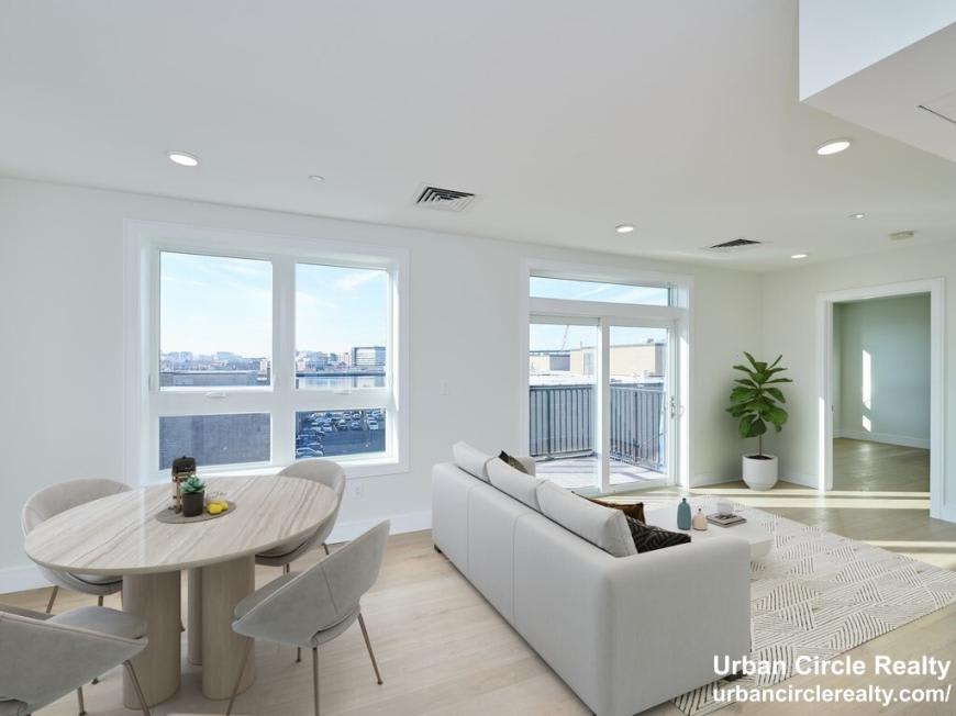 301 Border St. – photo 5