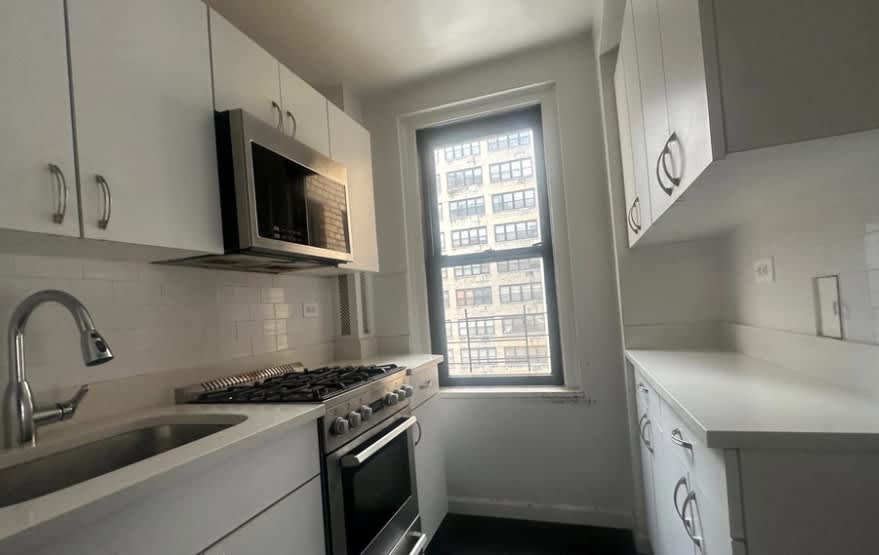 133 E 38th St – photo 4