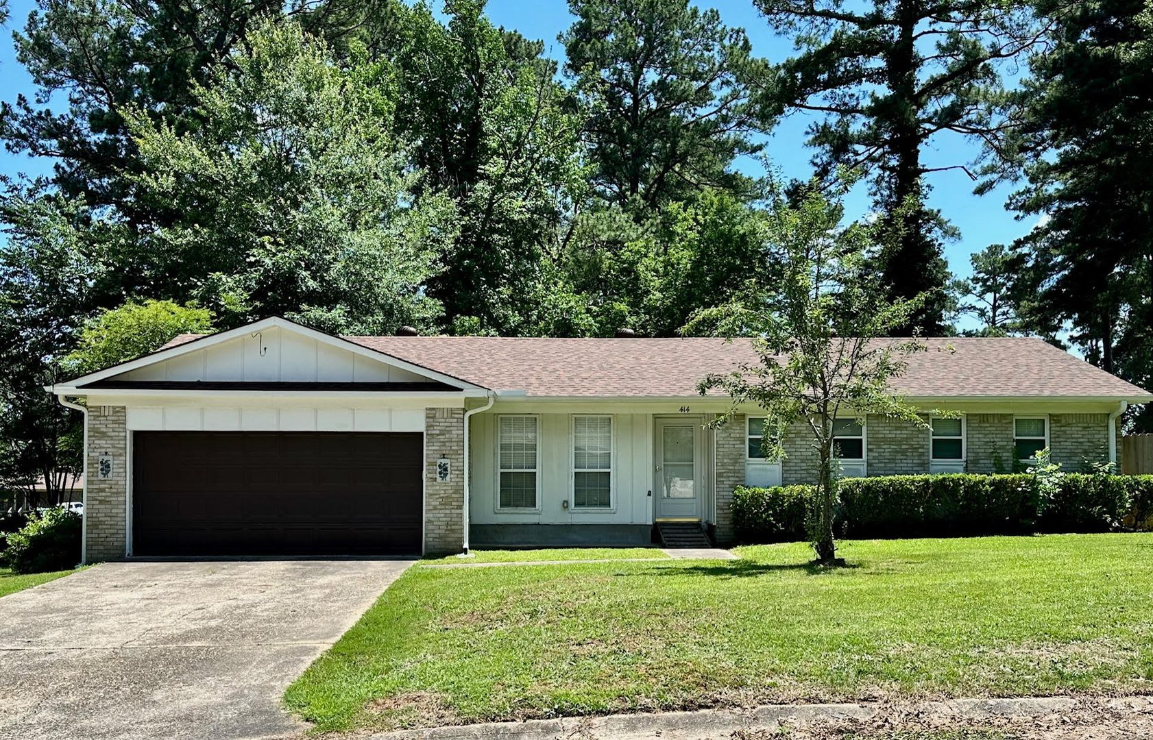 A Great Home in the Heart of Benton – photo 1