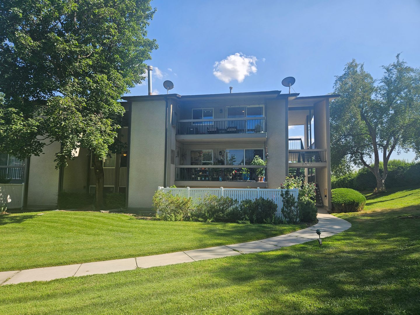 Beautifully Remodeled 2 Bedroom 2 Bathroom Condo In Murray – photo 1