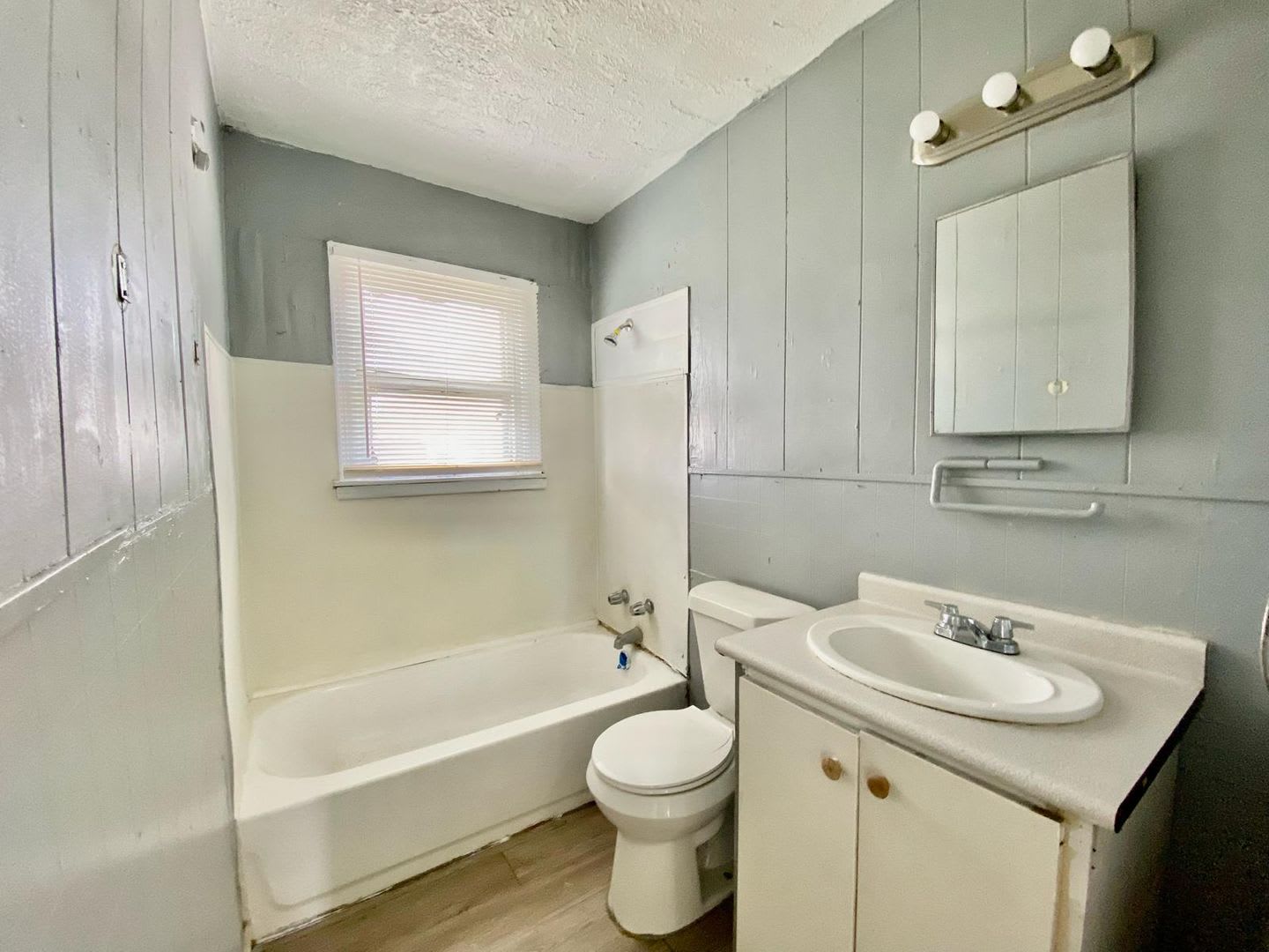 Handyman Special 0 First Month S Rent You Fix You Save Big Ext 2 – photo 5