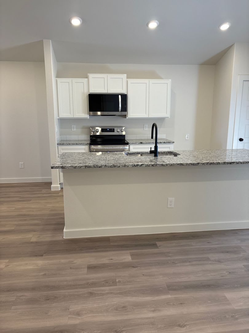 999 First Months Rent Brand New And Ready For You – photo 3