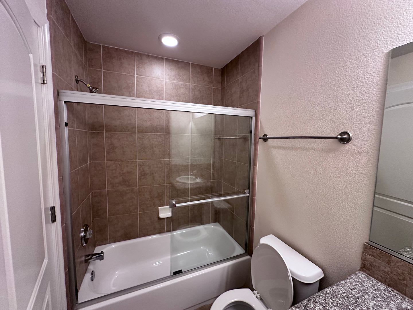 165 Lancaster Dr Apt 2 – photo 2