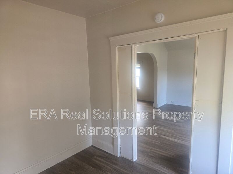 3449 W 63rd. UPPER Unit – photo 4