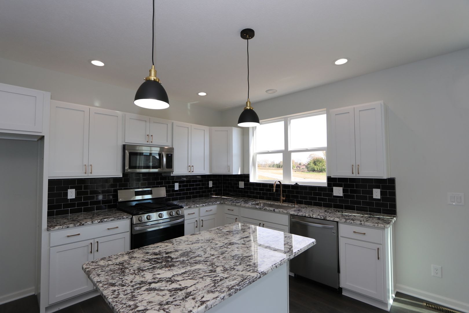 Beautiful 3 bedroom 1 bathroom – photo 5