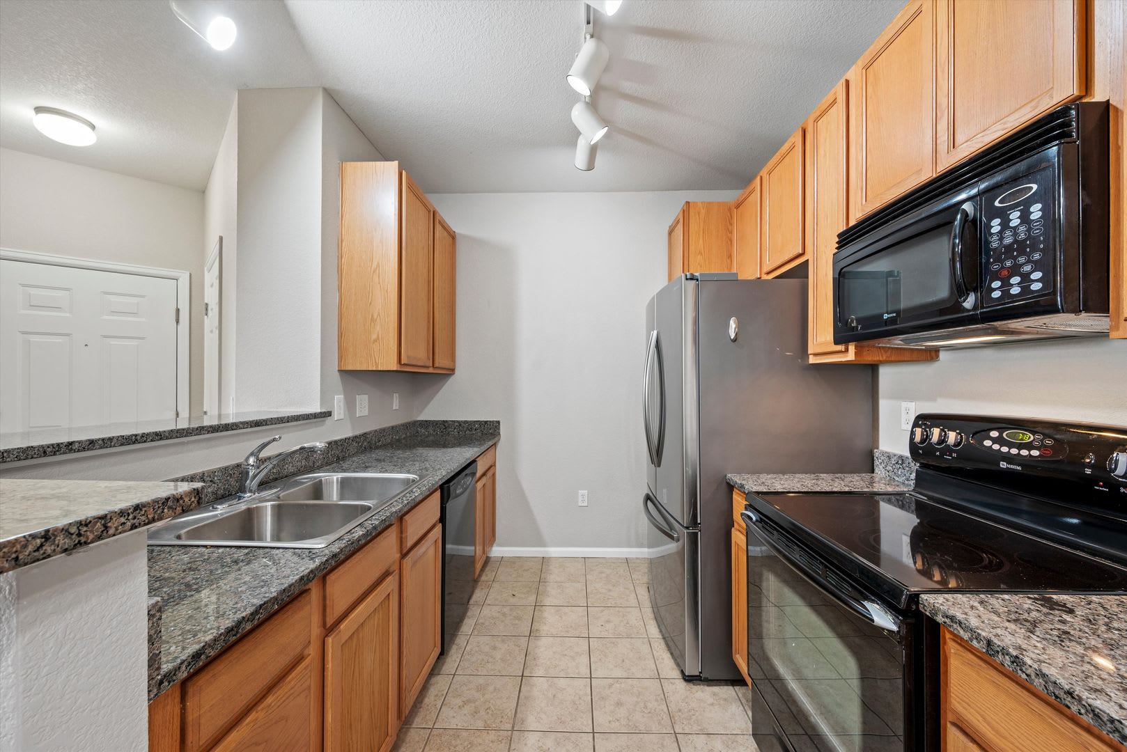 Pet Friendly 2Br Condo Private Balconies Fireplace Resort Style Amenities – photo 4