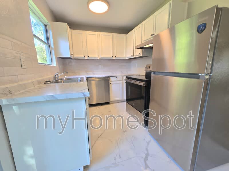1017 Fremont Ave – photo 5