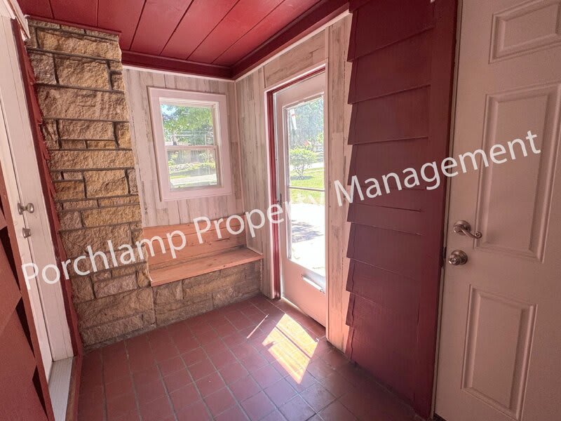 2615 Coit Avenue Northeast – photo 3