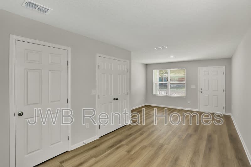 2202 Spires Ave – photo 5
