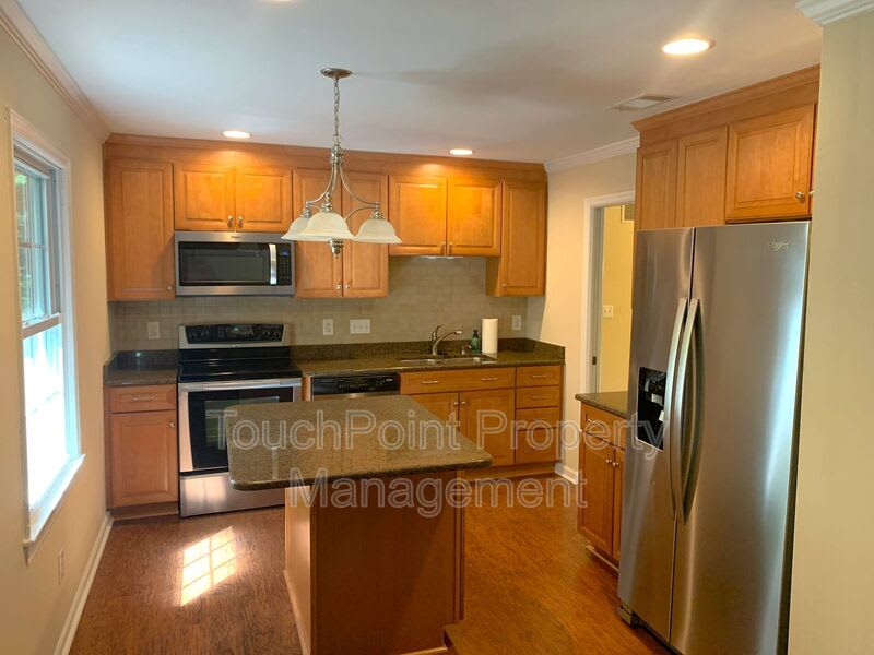 1114 Glenshannon Rd – photo 2