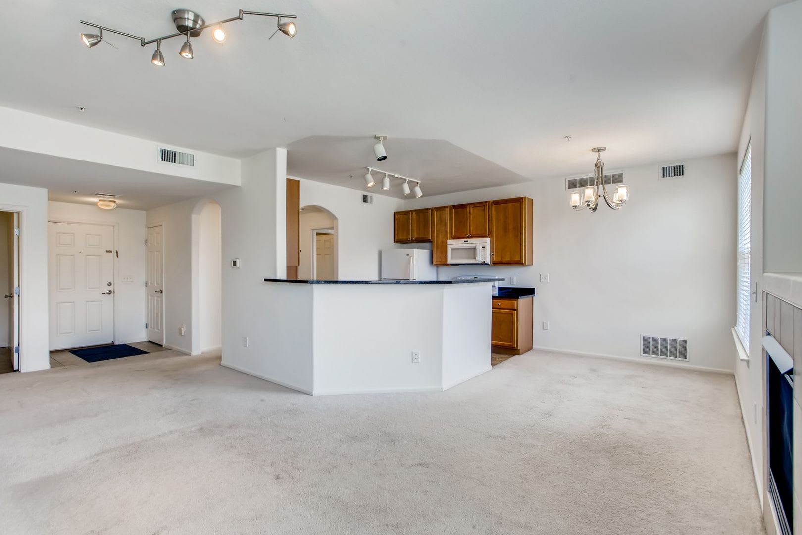 Charming 2BR Condo in Erie – photo 1