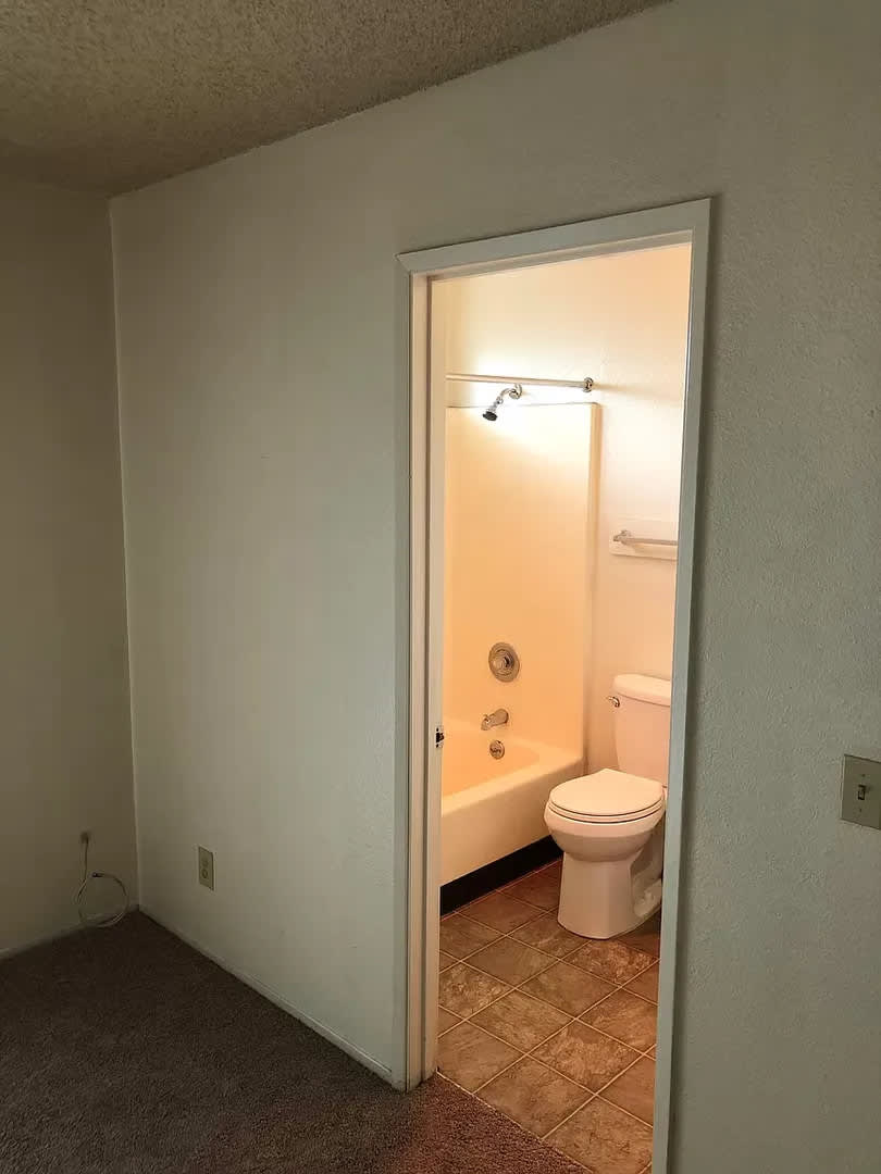 Discount Great 3 Bedroom 2 Bath Home Absolutely Fantastically Located With Access To Freeways And Downtown – photo 5