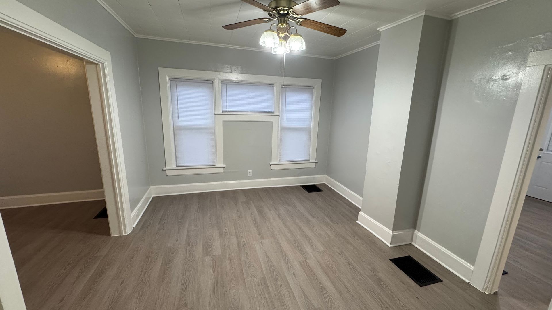 219 W 15Th Large 3 Bedroom House Central Davenport – photo 5