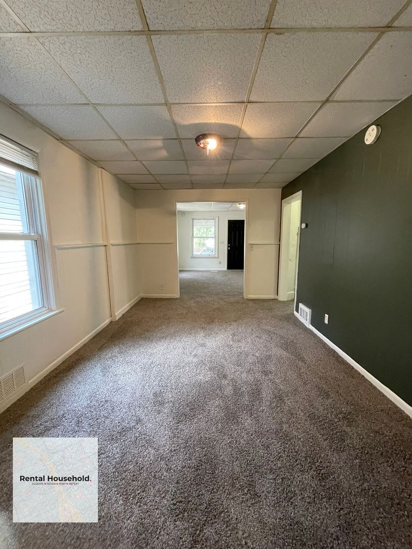 Charming 4 Bedroom Home-Centrally Located & Ready for Move-In! – photo 3