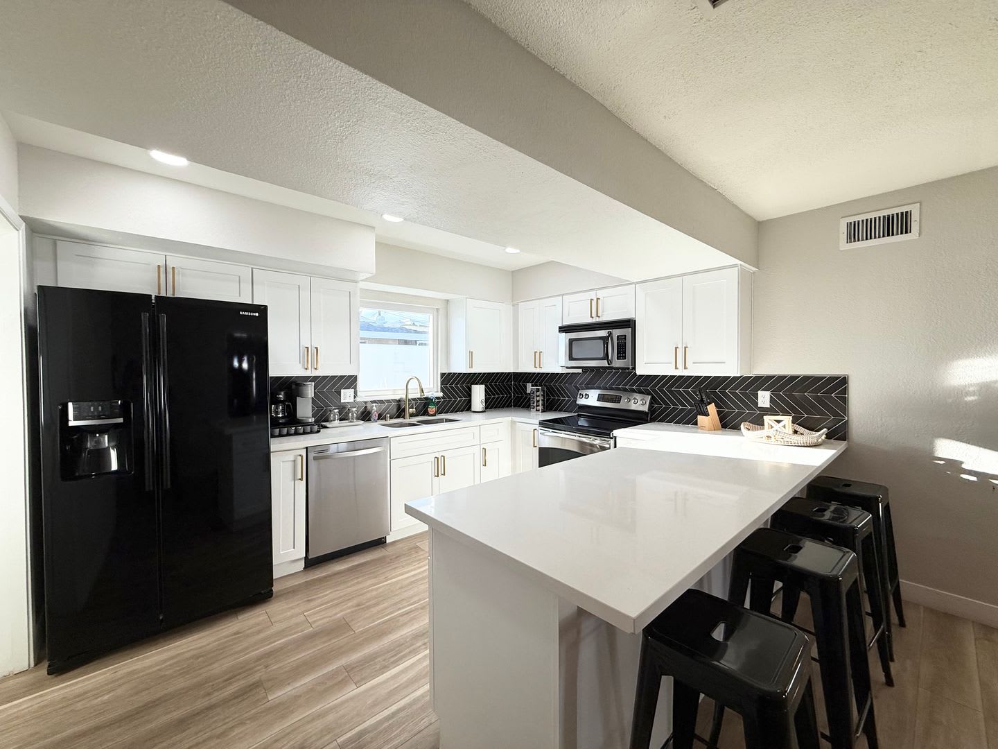 3/BD 2/BA Home Near the Las Vegas Strip – No HOA, Pool, & RV Parking! – photo 4