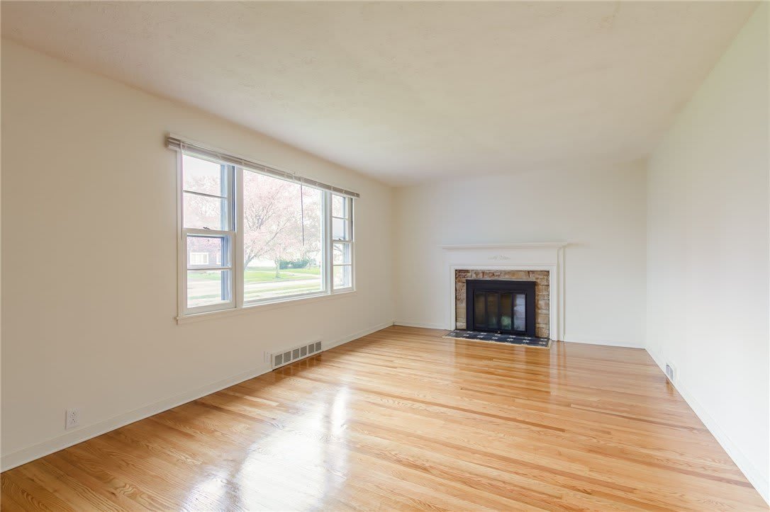 345 Colebourne Rd – photo 5