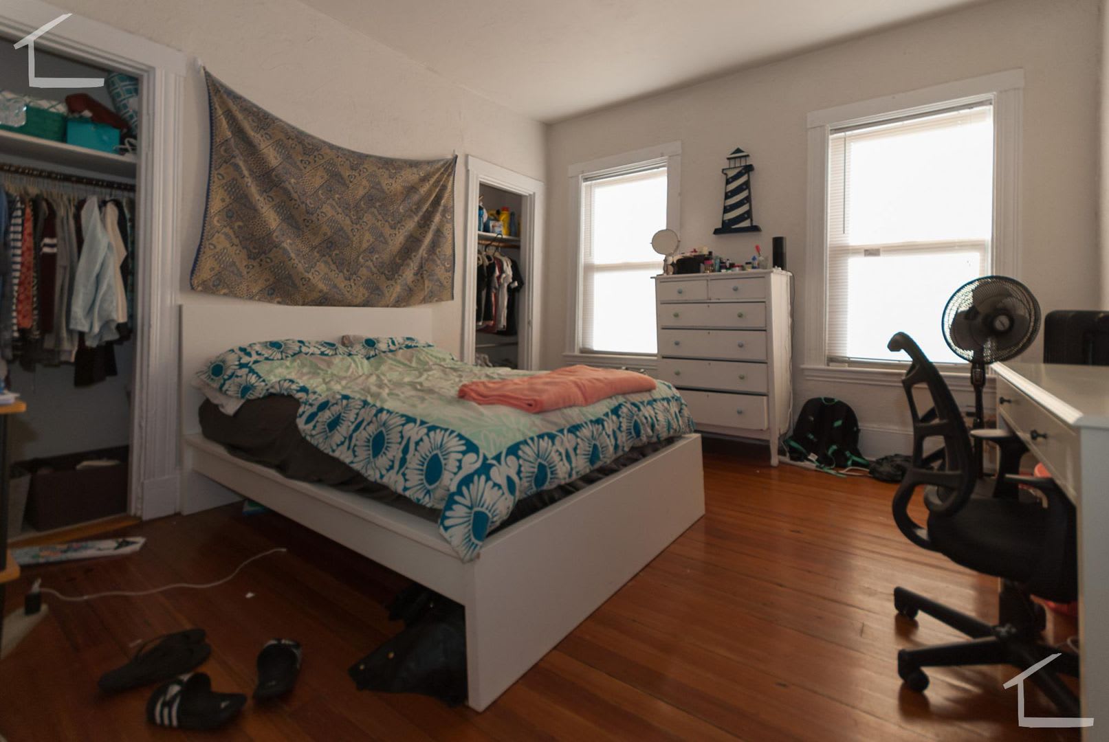 Large 5 bed in allston – photo 1