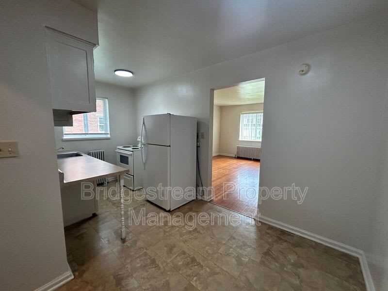 1549 Old Lane Avenue – photo 3