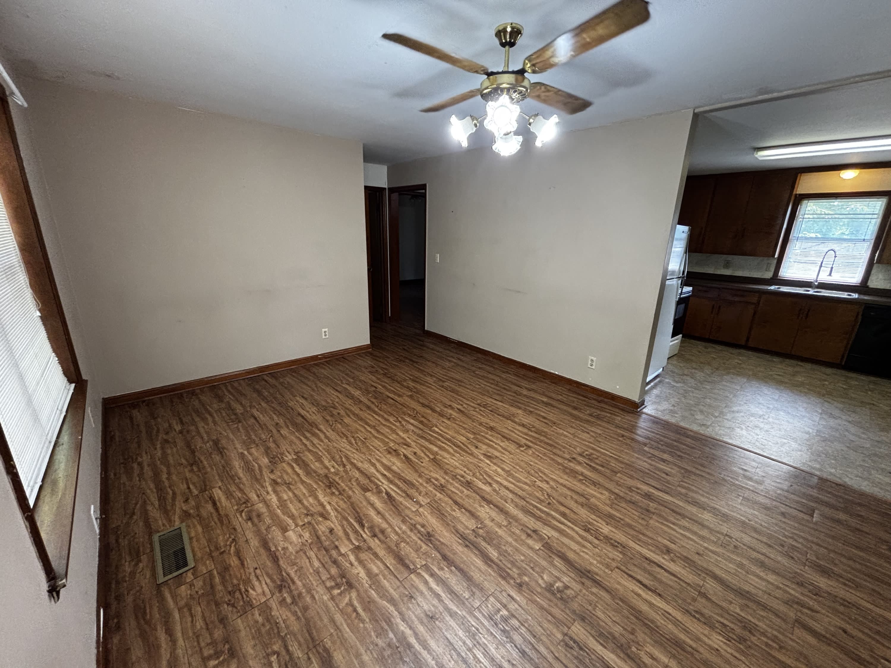 307 N CENTRAL ST – photo 3