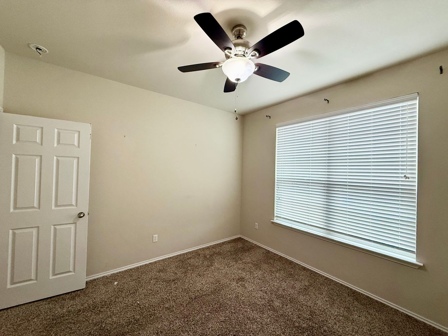 Spacious 4-Bedroom Home on Quiet Cul-de-Sac – photo 5