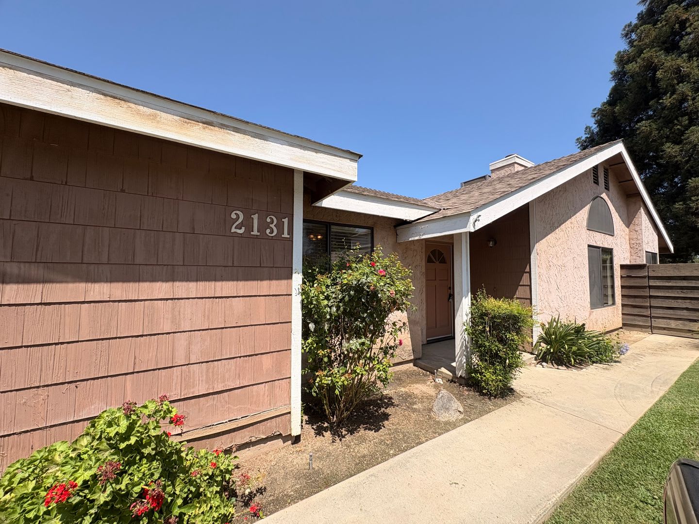 Cozy 3 bedroom, 2 bathroom home in Northeast Visalia – photo 2