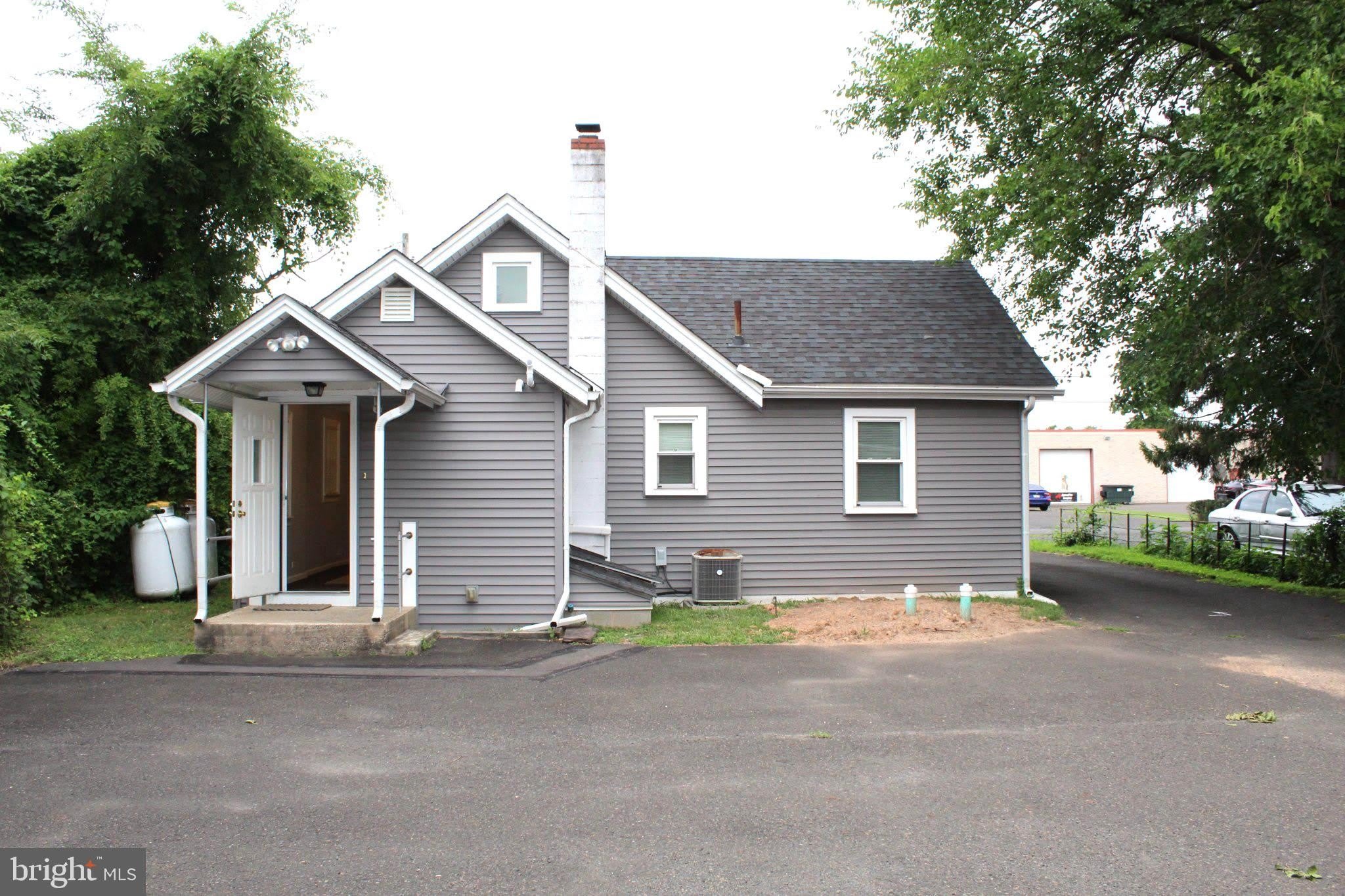653 CATHERINE Street – photo 3