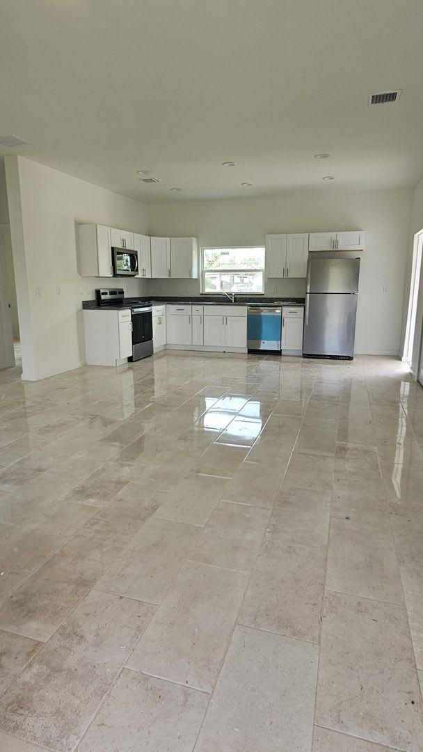 BRAND NEW MOVE IN READY 3 BEDROOM 2 BATH – photo 2